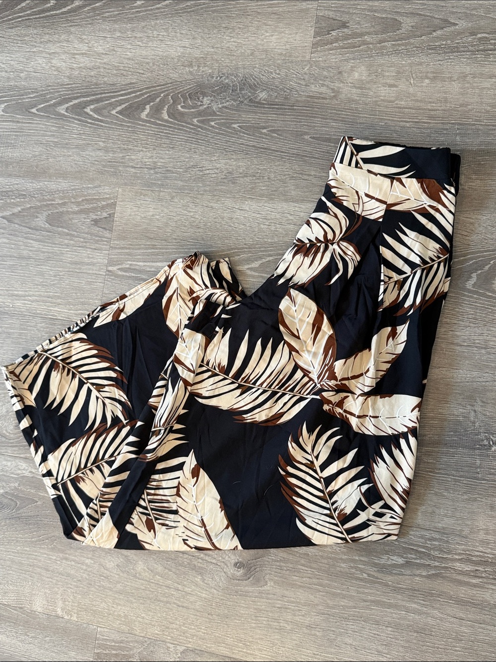 Tropical Leaf Print Flowy Pants